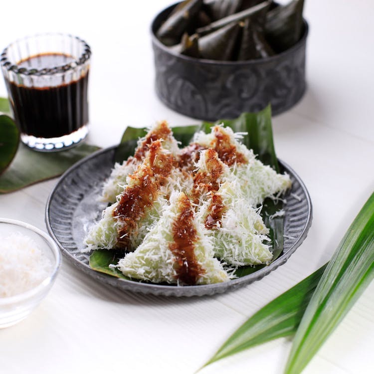 Kue Lupis - Sticky Rice Dumplings with Brown Sugar image